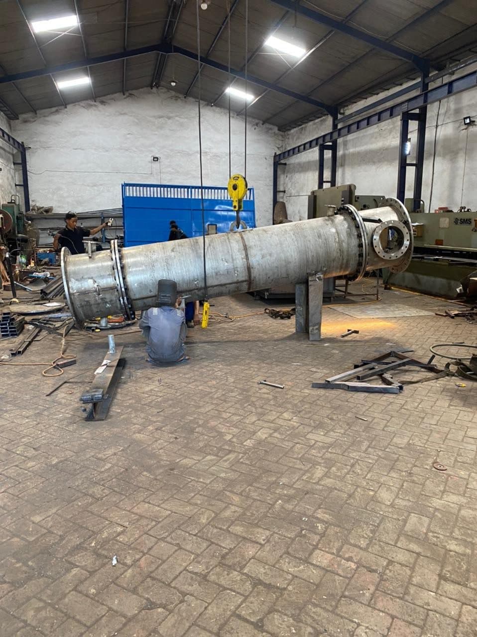 Pekerjaan fabrikasi di workshop